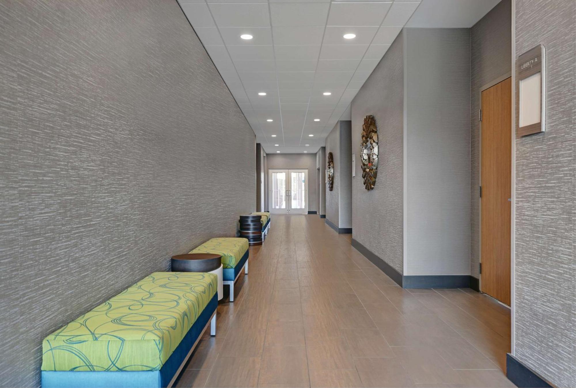 Hilton Garden Inn Manassas Bagian luar foto